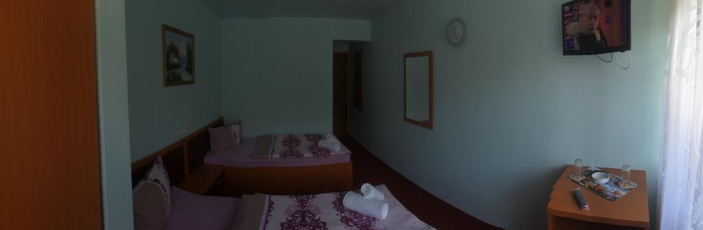 Hotel Le Baron ティミショアラ エクステリア 写真